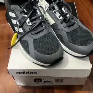 New Adidas RUN80S Mens US 11 Running Shoe
